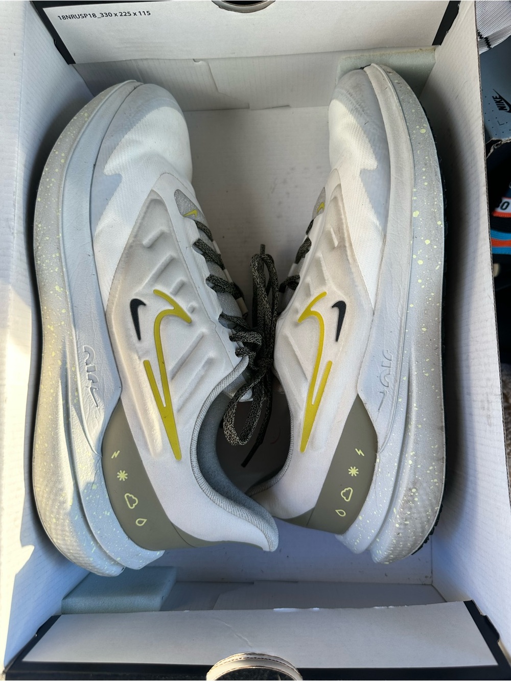 Nike Men’s air winflo shield